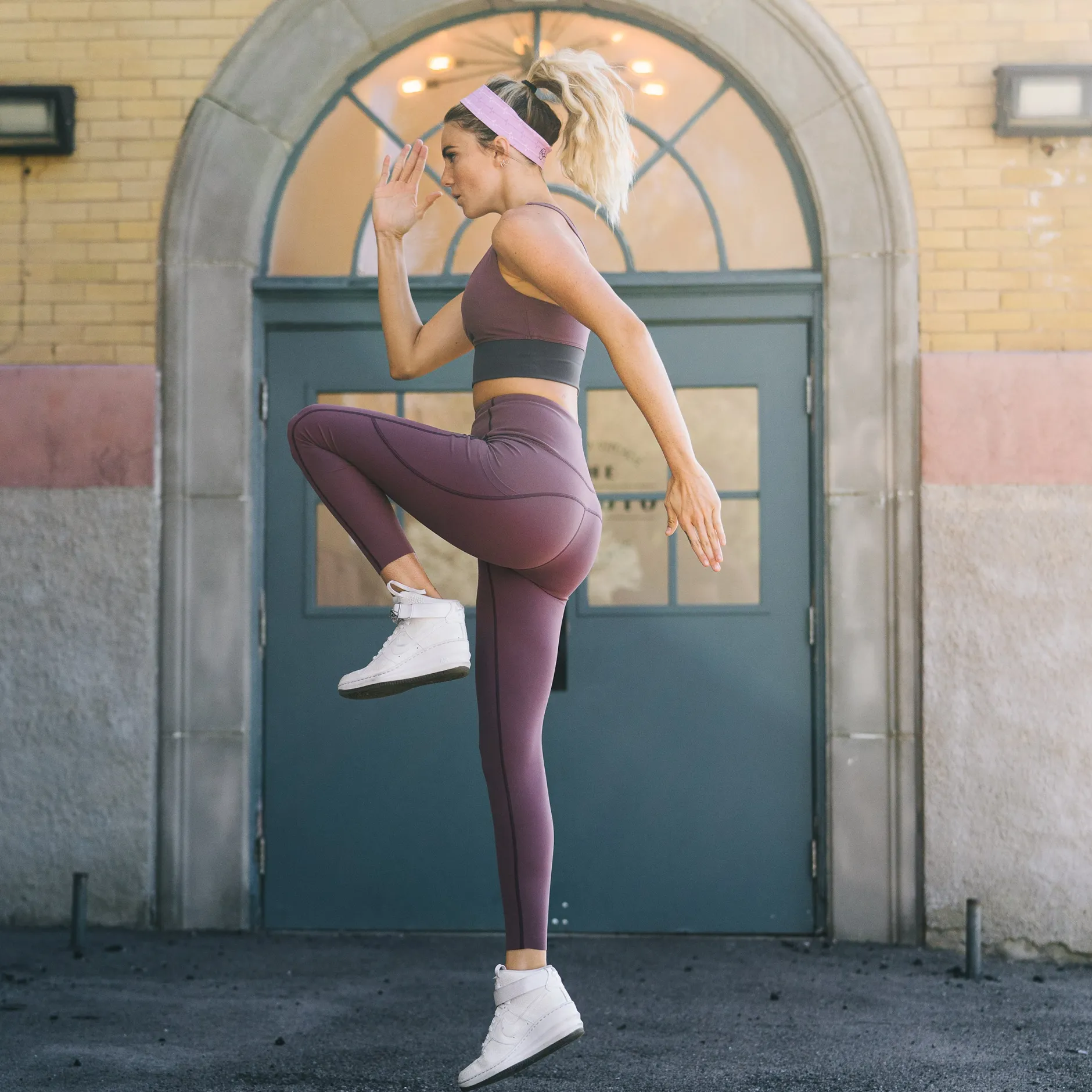 criss_cross_sports_bra__m_5-1.webp Sports Bras>Maven Thread Criss Cross Sports Bra - Muted Plum / Grey