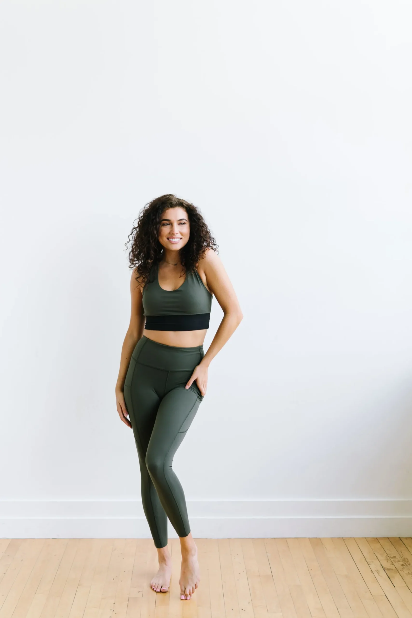 criss_cross_sports_bra__o_5.webp Sports Bras>Maven Thread Criss Cross Sports Bra - Olive Green / Black