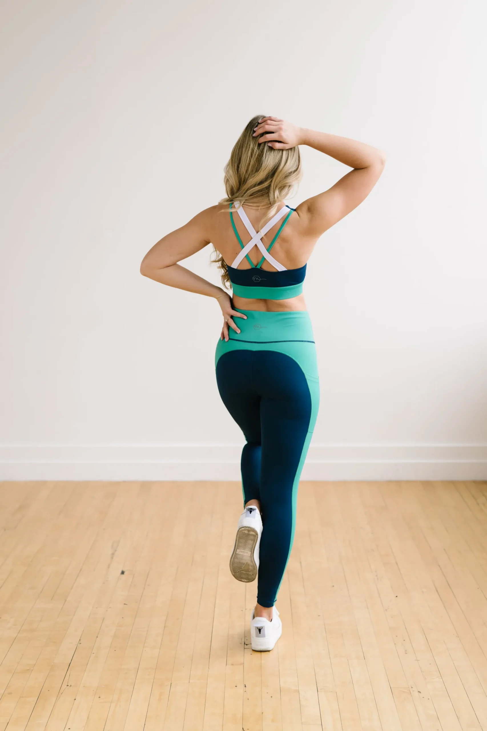 criss_cross_sports_bra__t_7.webp Sports Bras>Maven Thread Criss Cross Sports Bra - Teal Colorblock