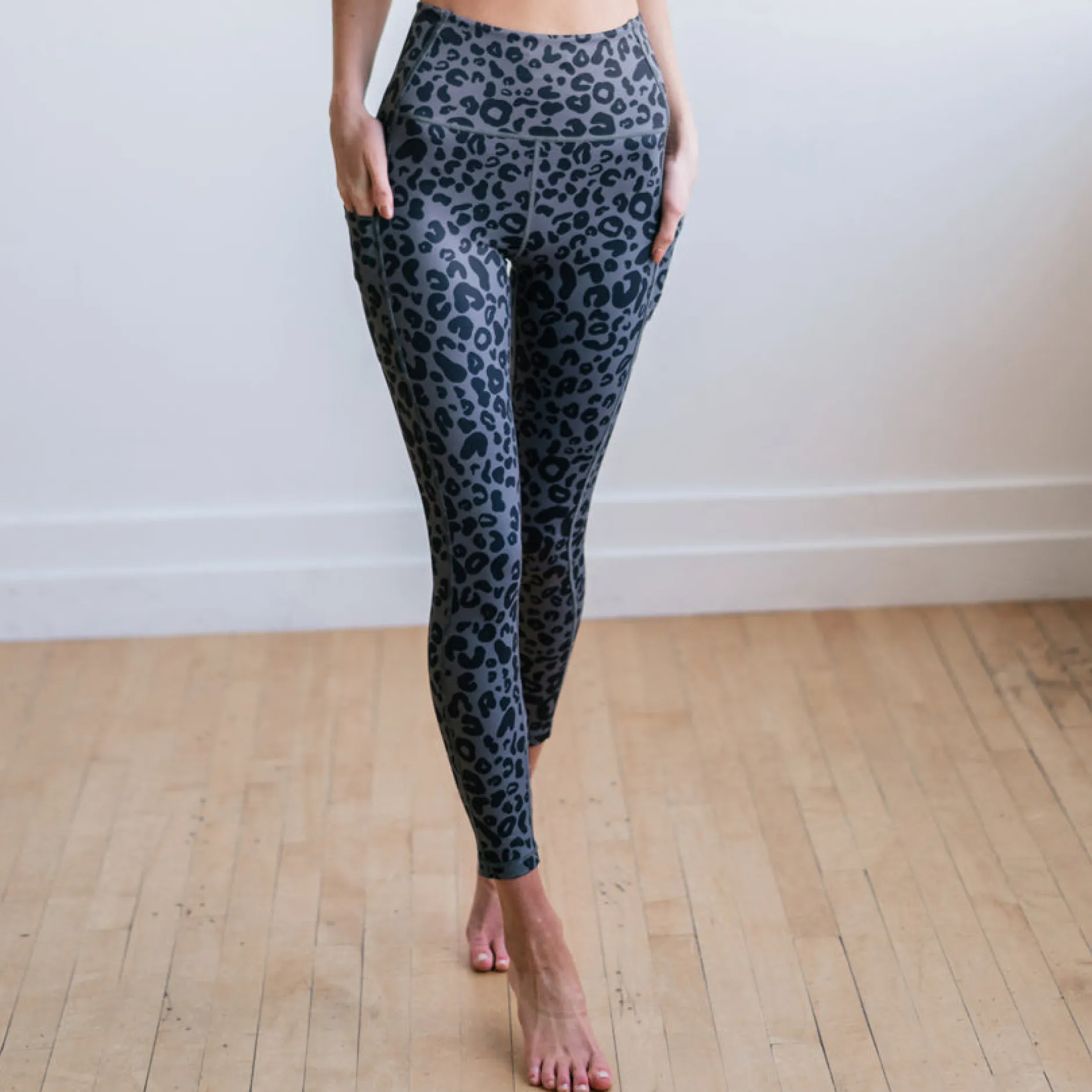 inspire_leggings__gray_le_0.webp Leggings>Maven Thread Inspire Leggings - Gray Leopard