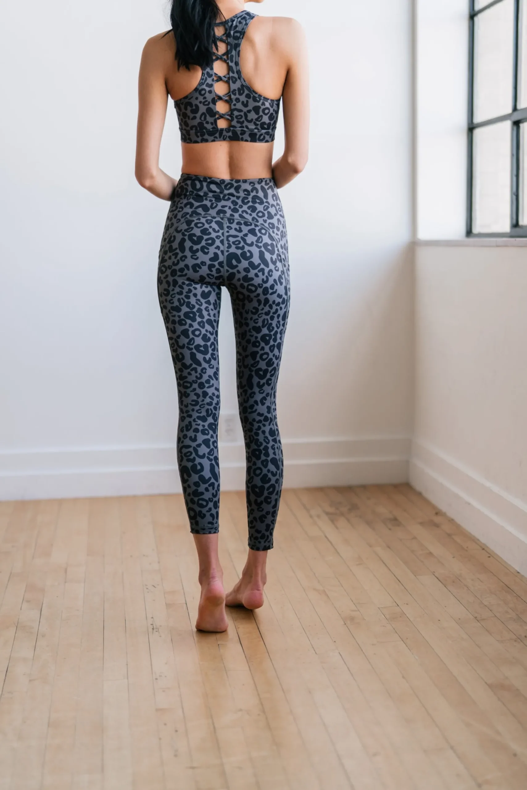 inspire_leggings__gray_le_5.webp Leggings>Maven Thread Inspire Leggings - Gray Leopard
