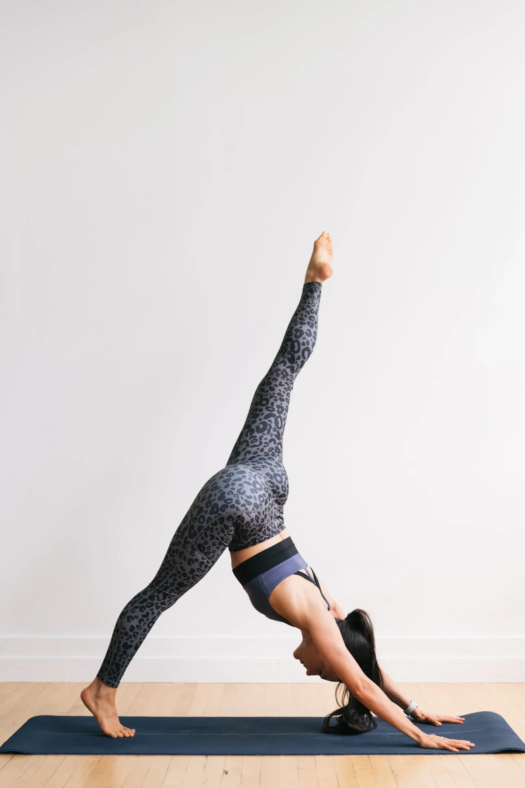 inspire_leggings__gray_le_7.webp Leggings>Maven Thread Inspire Leggings - Gray Leopard