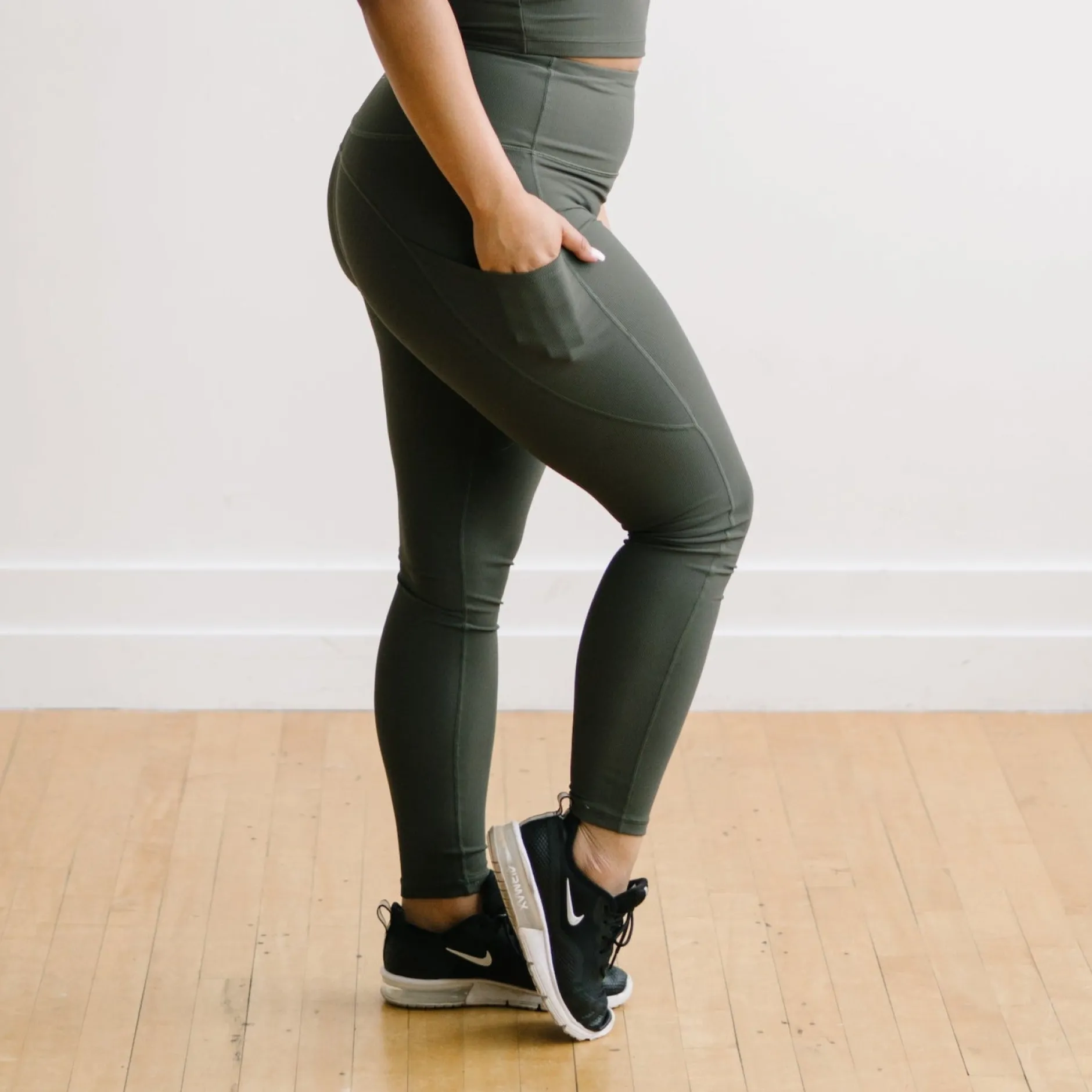 inspire_leggings__green_r_0.webp Leggings>Maven Thread Inspire Leggings - Green Ribbed
