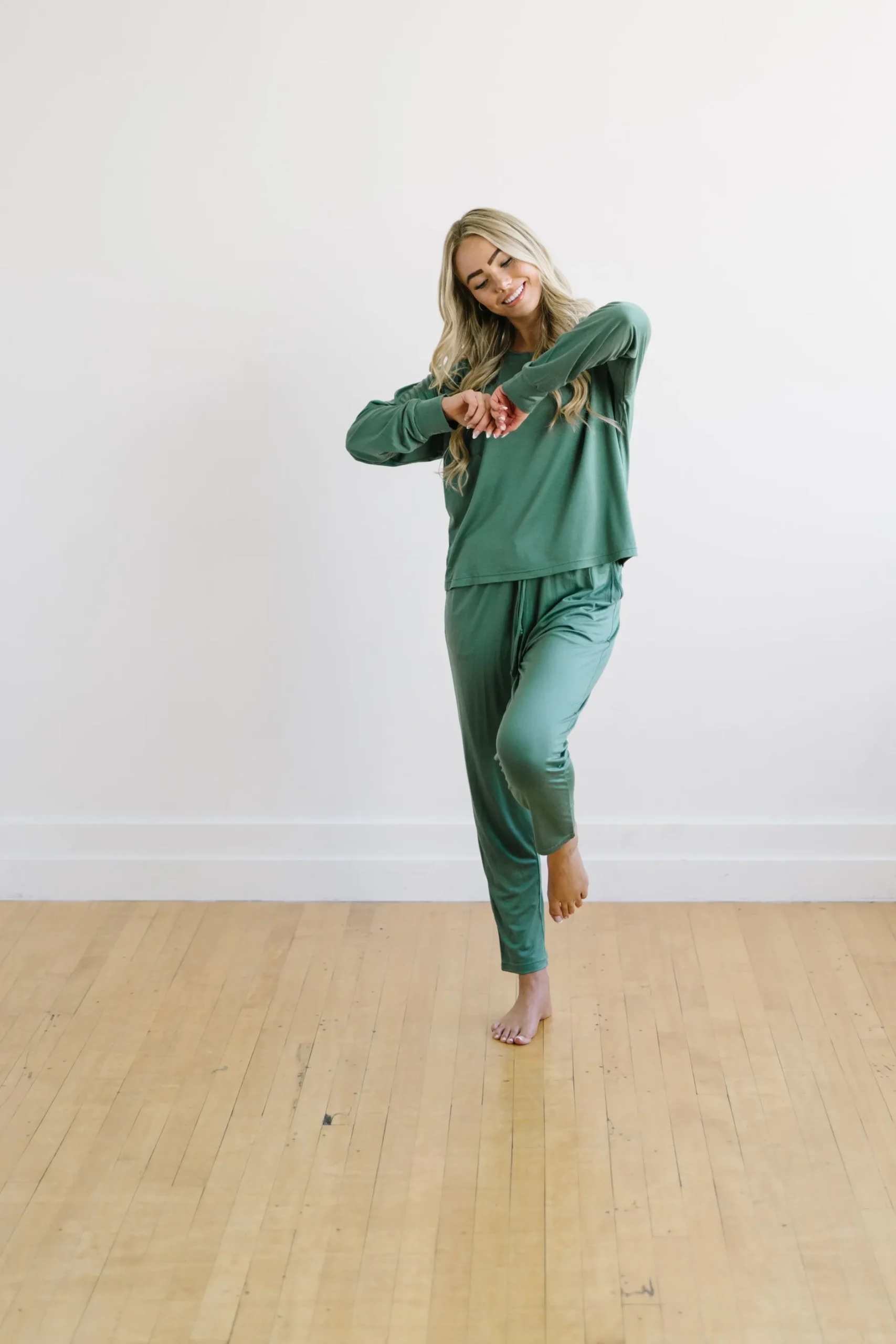lounge_premium_pajama_pan_4-3.webp Sweats + Pjs + Lounge | Pajamas>Maven Thread Lounge Premium Pajama Pants - Wintergreen