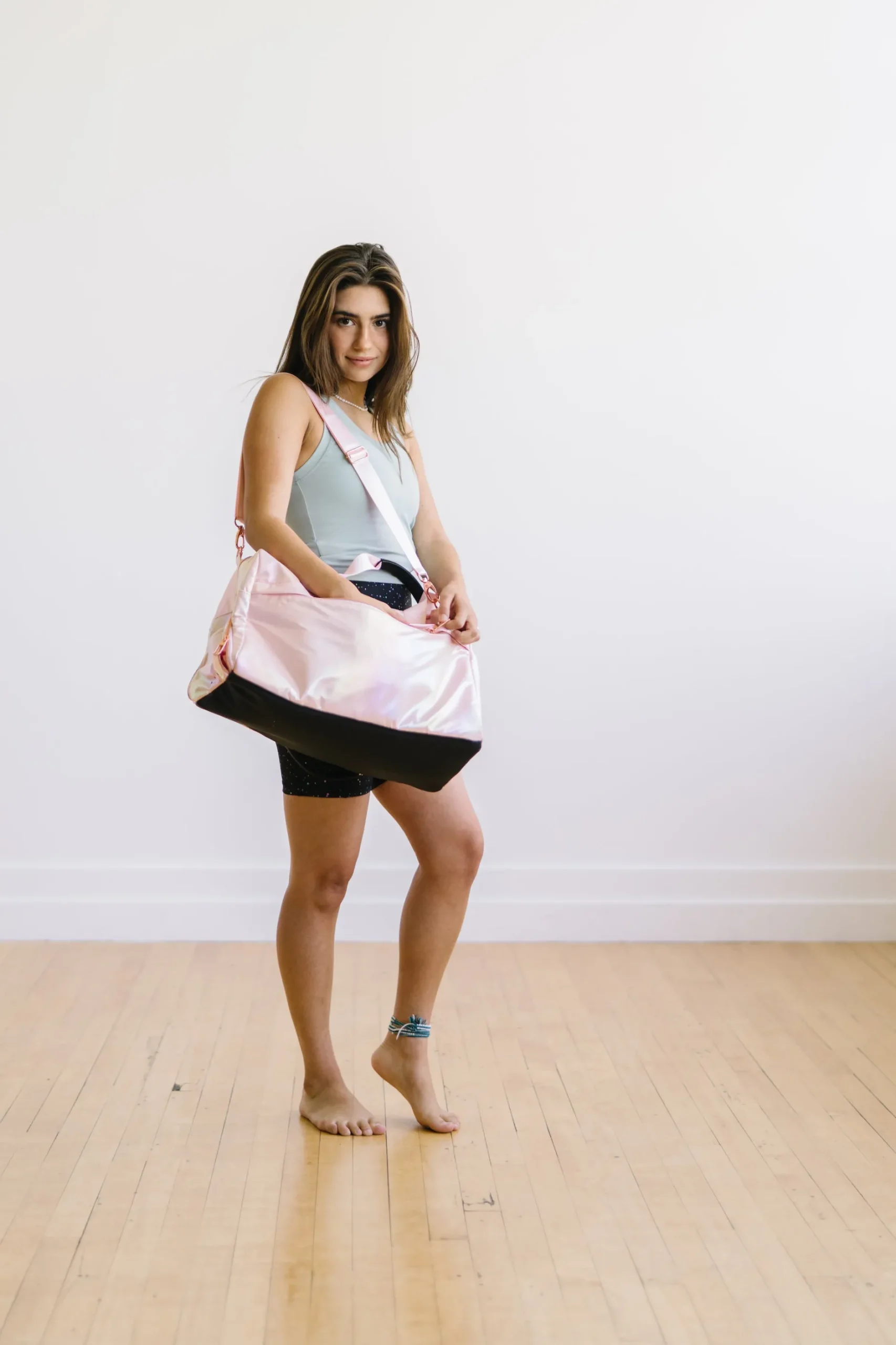 on_the_go_duffel__pink_ir_2.webp Duffel Bags>Maven Thread On the Go Duffel - Pink Iridescent